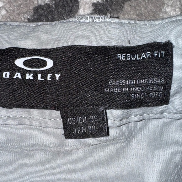 Grey Oakley men’s shorts regular fit size 34 - Picture 6 of 15